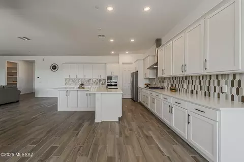Kitchen - 12756 E Tortoise Pointe Pl, Vail, AZ 85641 photo 2 of 5