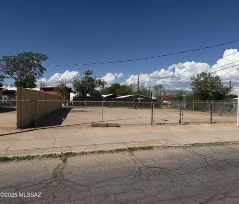 670 W Wyoming St, Tucson, AZ 85713