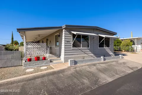 5711 W Circle Z St, Tucson, AZ 85713