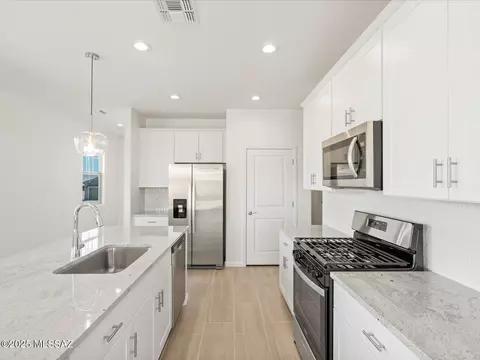 12622 E Remi Dr, Vail, AZ 85641