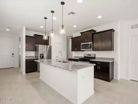 Kitchen - 12591 E Remi Dr, Vail, AZ 85641 photo 4 of 7