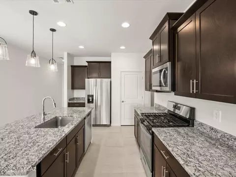 Kitchen - 12591 E Remi Dr, Vail, AZ 85641 photo 6 of 7