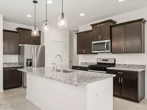 Kitchen - 12591 E Remi Dr, Vail, AZ 85641 photo 5 of 7