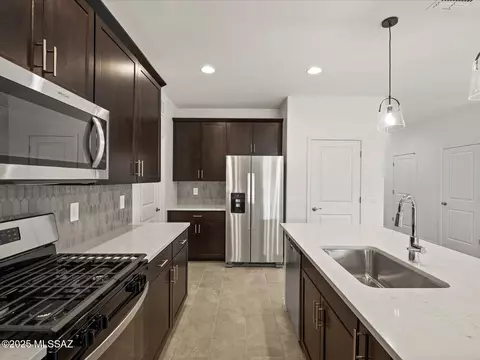 Kitchen - 12615 E Remi Dr, Vail, AZ 85641 photo 4 of 6