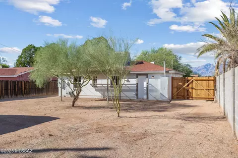 Exterior - 4550 E 6th St, Tucson, AZ 85711 photo 4 of 8