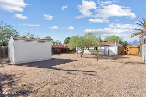 Exterior - 4550 E 6th St, Tucson, AZ 85711 photo 5 of 8
