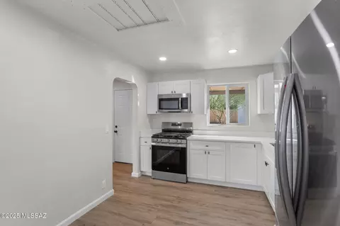 Kitchen - 4550 E 6th St, Tucson, AZ 85711 photo 4 of 4