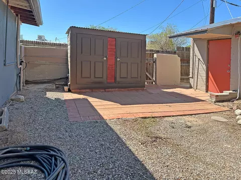 Exterior - 4054 E Montecito St, Tucson, AZ 85711 photo 9 of 13
