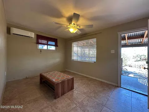 Living - 4054 E Montecito St, Tucson, AZ 85711 photo 5 of 5