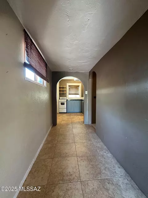 Entry Way - 4054 E Montecito St, Tucson, AZ 85711 photo 1 of 2