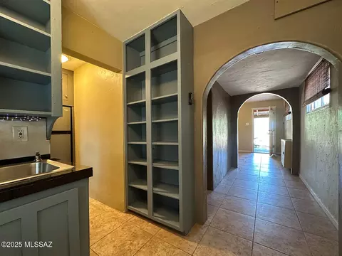Entry Way - 4054 E Montecito St, Tucson, AZ 85711 photo 2 of 2