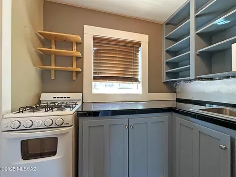 Kitchen - 4054 E Montecito St, Tucson, AZ 85711 photo 4 of 6