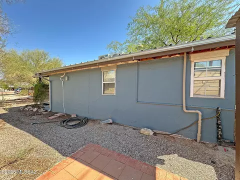 Exterior - 4054 E Montecito St, Tucson, AZ 85711 photo 3 of 13