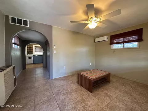 Living - 4054 E Montecito St, Tucson, AZ 85711 photo 4 of 5