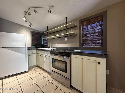 Kitchen - 4054 E Montecito St, Tucson, AZ 85711 photo 3 of 6