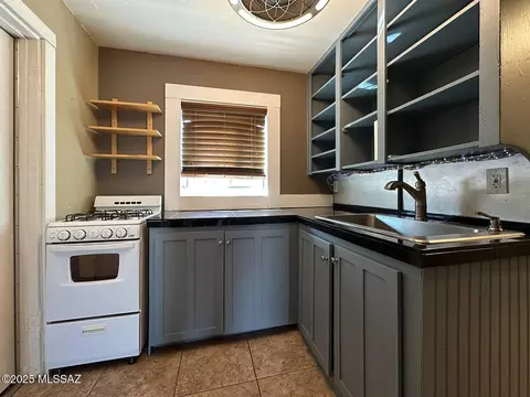 Kitchen - 4054 E Montecito St, Tucson, AZ 85711 photo 6 of 6