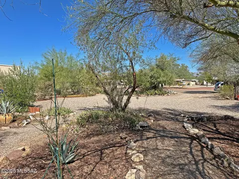 Exterior - 4054 E Montecito St, Tucson, AZ 85711 photo 11 of 13