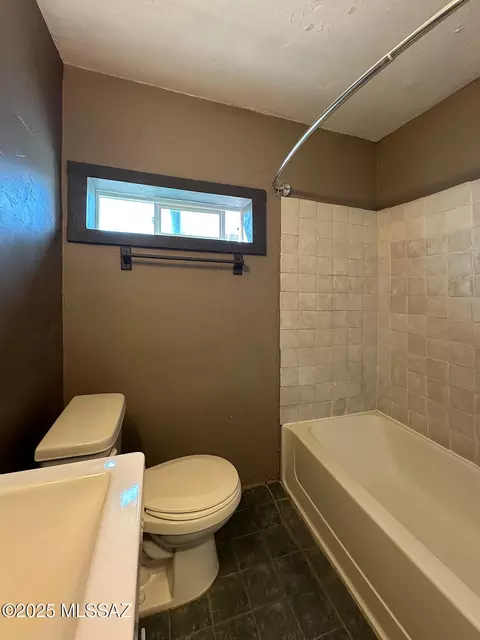 Bath - 4054 E Montecito St, Tucson, AZ 85711 photo 4 of 4
