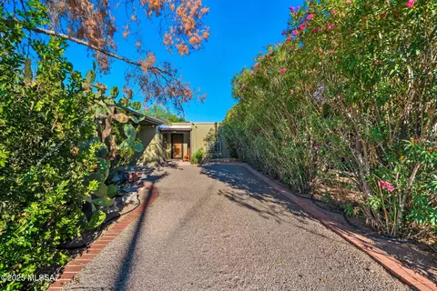 1340 N Bryant Ave, Tucson, AZ 85712