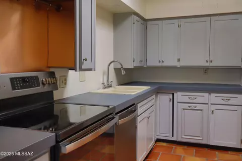 5213 N Tigua Dr, Tucson, AZ 85704