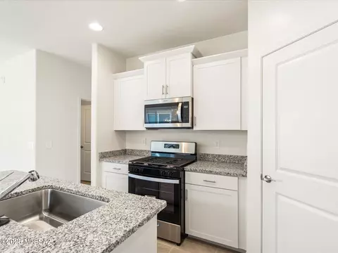 812 W Calle Las Varitas, Sahuarita, AZ 85629