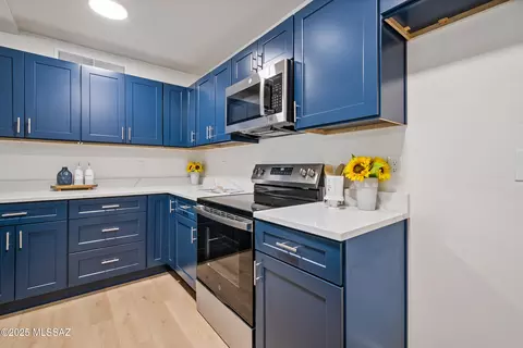 Kitchen - 9511 E Rand Pl, Tucson, AZ 85715 photo 2 of 4