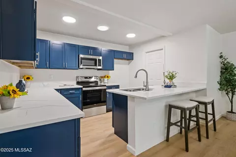 Kitchen - 9511 E Rand Pl, Tucson, AZ 85715 photo 3 of 4