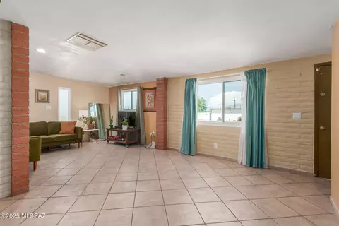 Living - 7100 E Lilac Pl, Tucson, AZ 85730 photo 3 of 3
