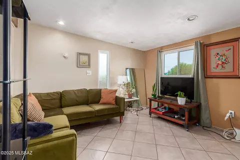 Living - 7100 E Lilac Pl, Tucson, AZ 85730 photo 2 of 3