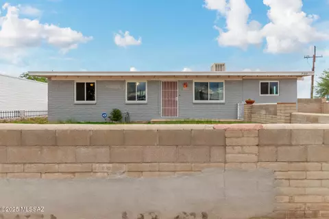 7100 E Lilac Pl, Tucson, AZ 85730