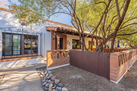 233 S Paseo Pena C, Green Valley, AZ 85614