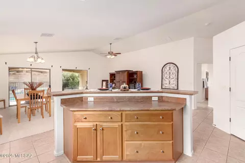 Kitchen - 10562 E Bonpland Willow Dr, Tucson, AZ 85747 photo 1 of 6