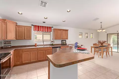 Kitchen - 10562 E Bonpland Willow Dr, Tucson, AZ 85747 photo 2 of 6