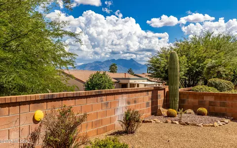 106 N Via Del Clavelito, Green Valley, AZ 85614