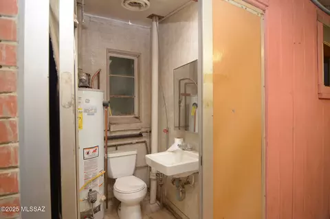 Bath - 3746 E 32nd St, Tucson, AZ 85713 photo 1 of 2