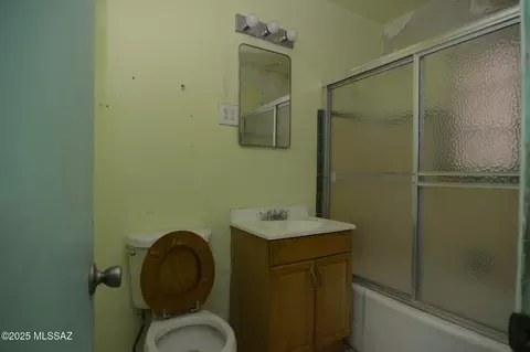 Bath - 3746 E 32nd St, Tucson, AZ 85713 photo 2 of 2