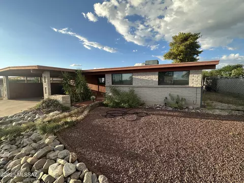 9551 E 30th St, Tucson, AZ 85748