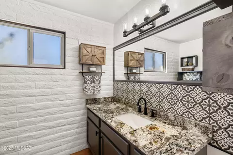 Bath - 7642 Edison St, Tucson, AZ 85715 photo 1 of 3