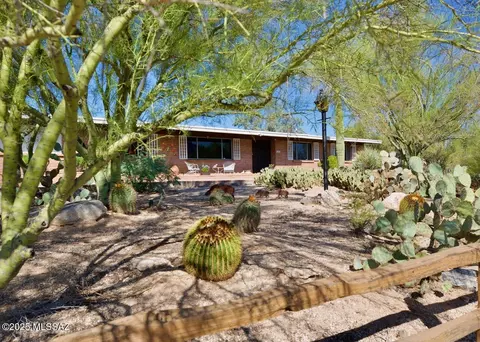 7241 N San Pasquale Ave, Tucson, AZ 85704