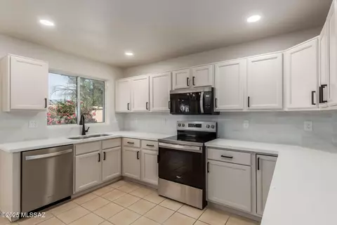 10161 E Queensgate Way, Tucson, AZ 85748
