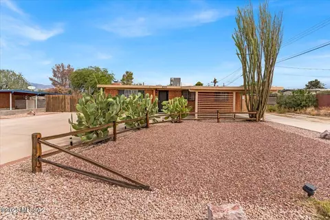 8325 E 18th St, Tucson, AZ 85710