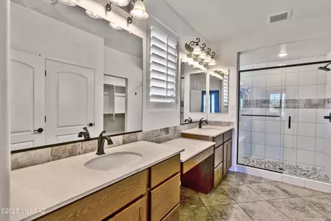 Bath - 61670 E Marble Dr, Oracle, AZ 85623 photo 2 of 3