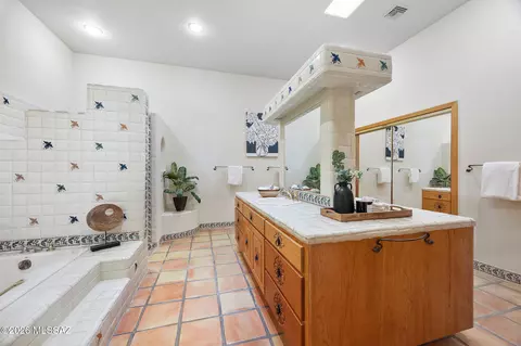 Bath - 7185 E Desert Moon Loop, Tucson, AZ 85750 photo 3 of 7