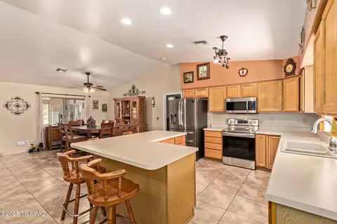 Kitchen - 601 E Nashville Ave, Vail, AZ 85641 photo 3 of 5
