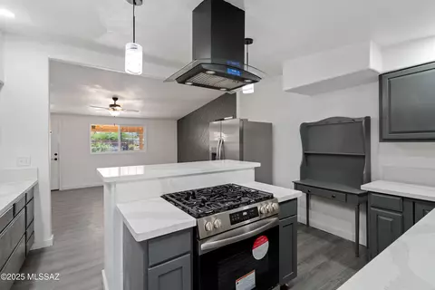 706 N Silverbell Rd, Tucson, AZ 85745