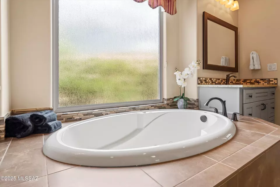 Bath - 66220 E Mount Lemmon Ln, Tucson, AZ 85739 photo 2 of 6