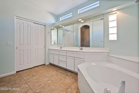 Bath - 64580 E Drifter Dr, Tucson, AZ 85739 photo 2 of 4