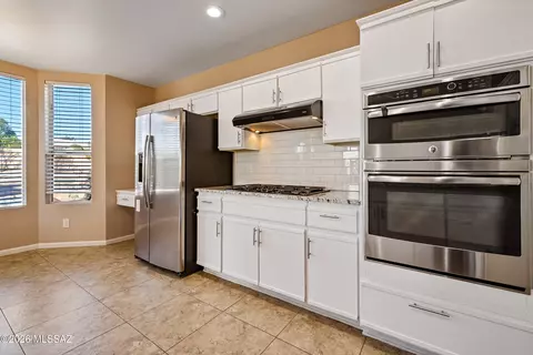 Kitchen - 64580 E Drifter Dr, Tucson, AZ 85739 photo 4 of 6
