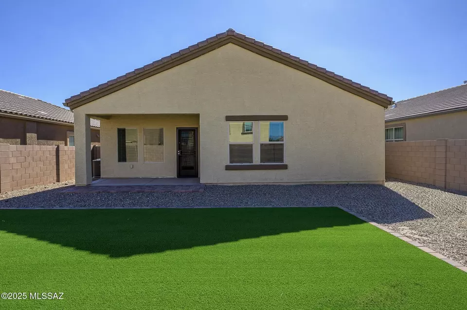 Exterior - 9292 W Creosote Rain Dr, Marana, AZ 85653 photo 3 of 8