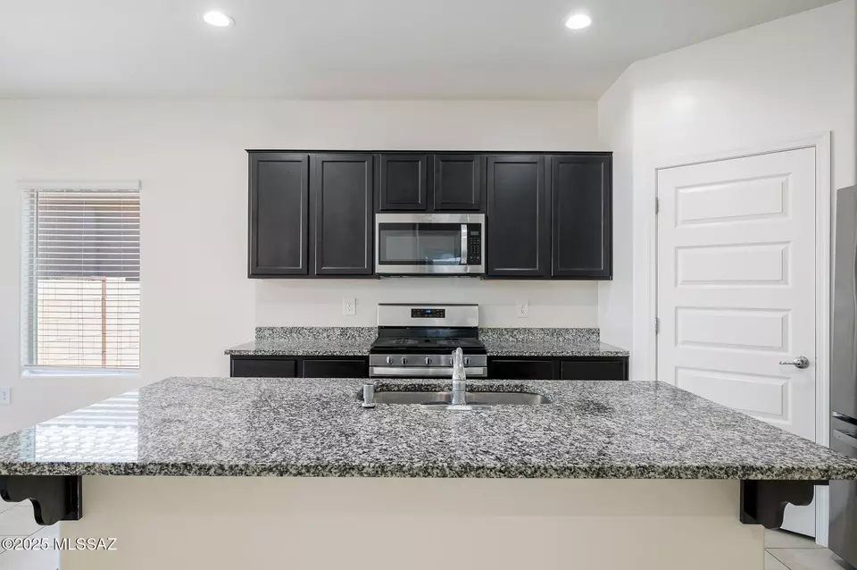 Kitchen - 9292 W Creosote Rain Dr, Marana, AZ 85653 photo 3 of 5